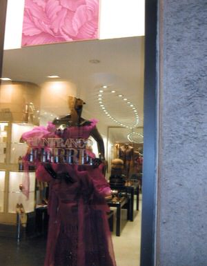 Mostra personale in Via Borgognona ospitata da tutti i saloni di moda di Gianfranco Ferre