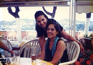 L'artista con la sorella Maria